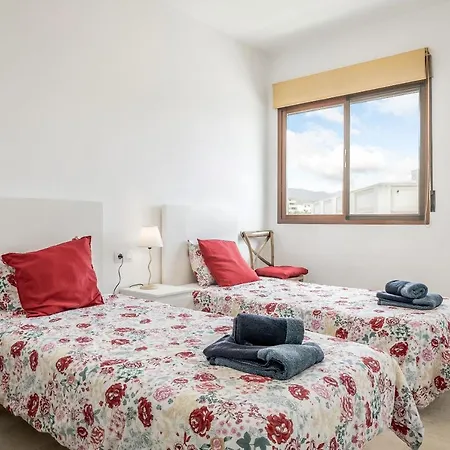 2 Bedroom Close To The Sea *