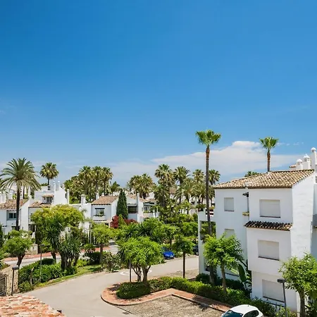 2 Bedroom Close To The Sea דירה *