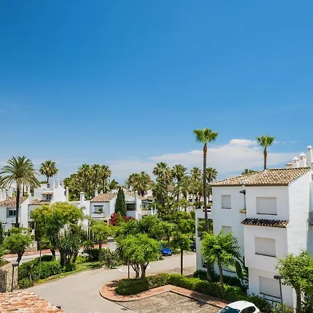 2 Bedroom Close To The Sea Apartment *