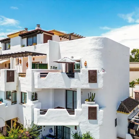 2 Bedroom Close To The Sea * Estepona