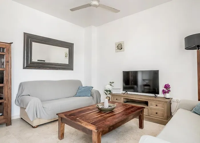 דירה 2 Bedroom Close To The Sea