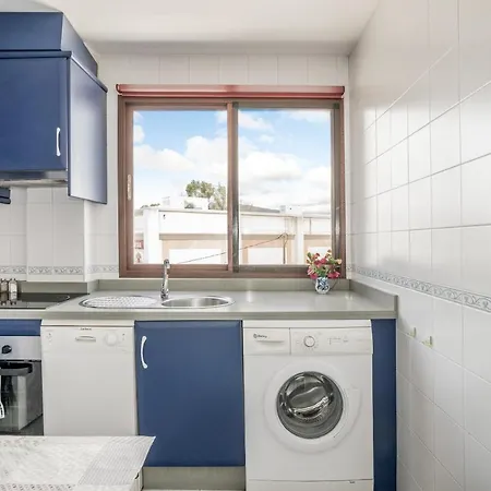 2 Bedroom Close To The Sea